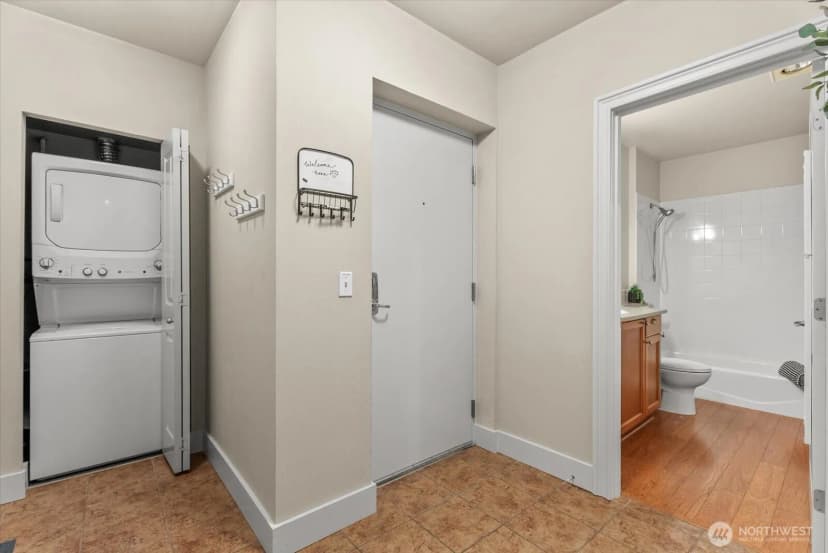 Property photo for 5016 California Avenue Sw #302, Seattle photo 11