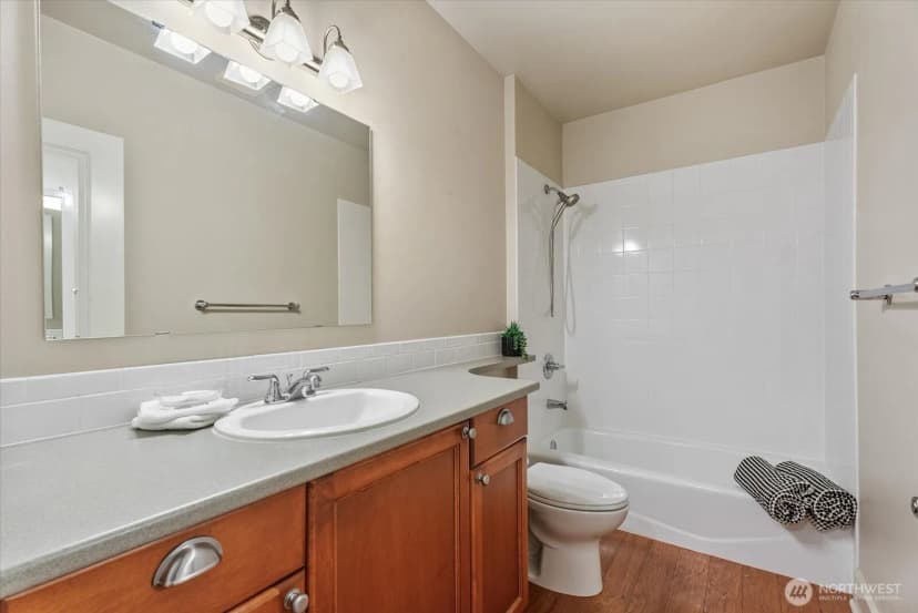 Property photo for 5016 California Avenue Sw #302, Seattle photo 12