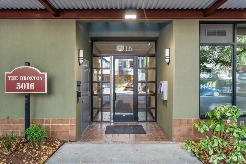 Property photo for 5016 California Avenue Sw #302, Seattle photo 2