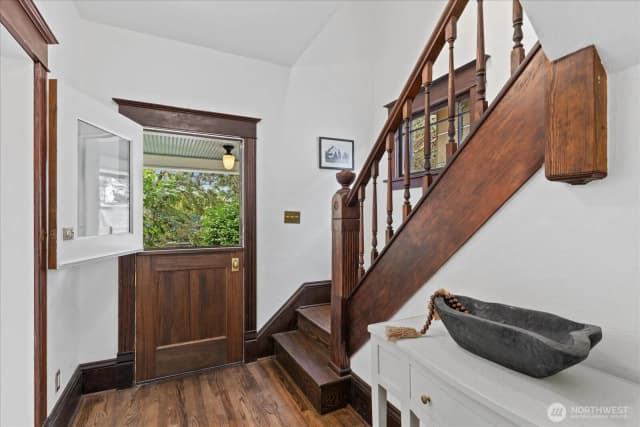 Property photo for 734 N 75th Street, Seattle photo 2