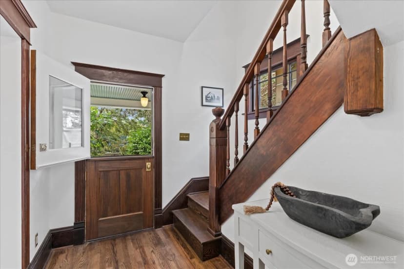 Property photo for 734 N 75th Street, Seattle photo 2