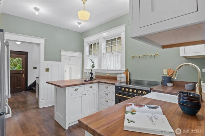 Property photo for 734 N 75th Street, Seattle photo 11