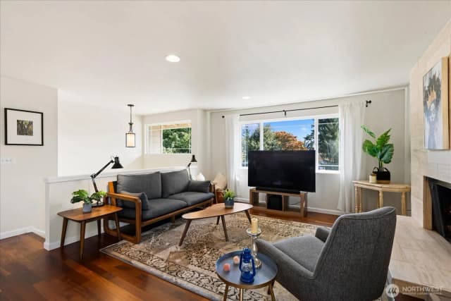 Property photo for 7957 30th Avenue Sw, Seattle photo 4