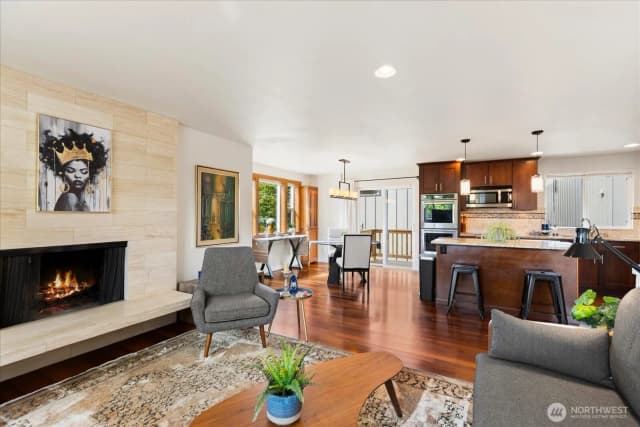 Property photo for 7957 30th Avenue Sw, Seattle photo 5