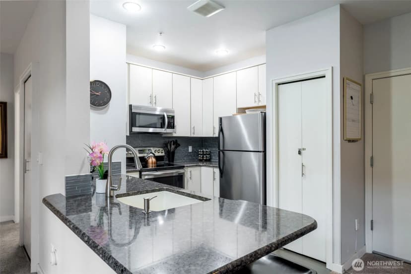 Property photo for 2415 2nd Avenue #449, Seattle photo 6