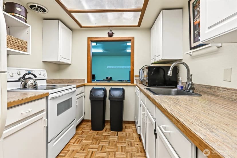 Property photo for 13730 15th Avenue Ne #f105, Seattle photo 32
