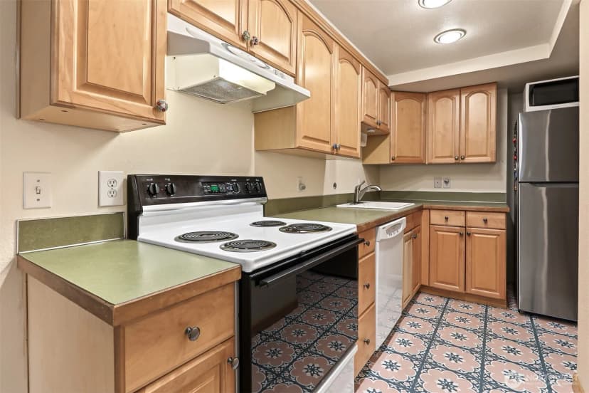 Property photo for 13730 15th Avenue Ne #f105, Seattle photo 9