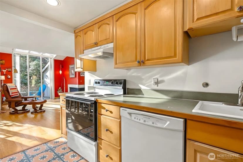 Property photo for 13730 15th Avenue Ne #f105, Seattle photo 10