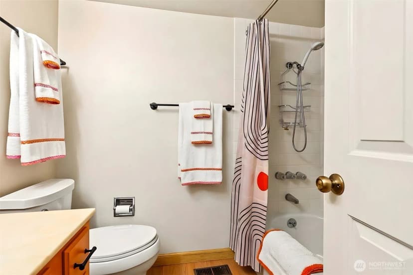Property photo for 13730 15th Avenue Ne #f105, Seattle photo 16