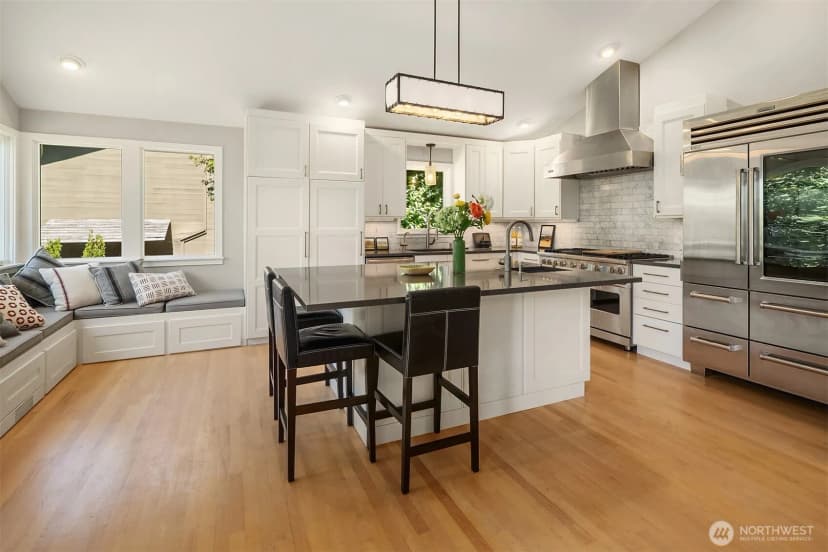 Property photo for 5610 W Mercer Way, Mercer Island photo 8