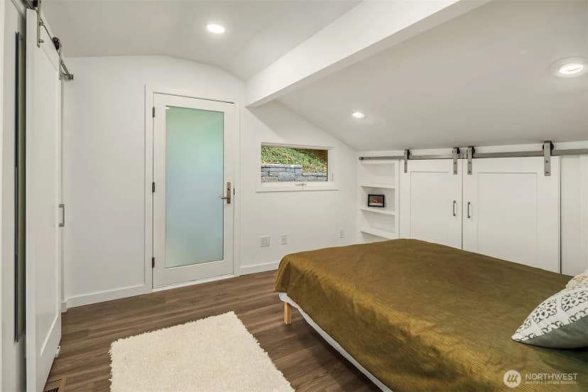 Property photo for 5610 W Mercer Way, Mercer Island photo 31