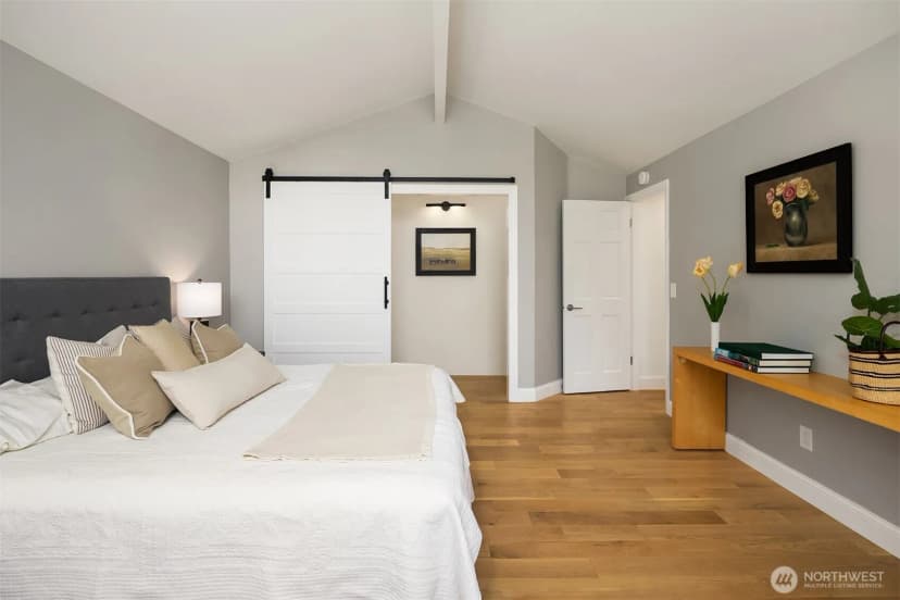 Property photo for 5610 W Mercer Way, Mercer Island photo 18