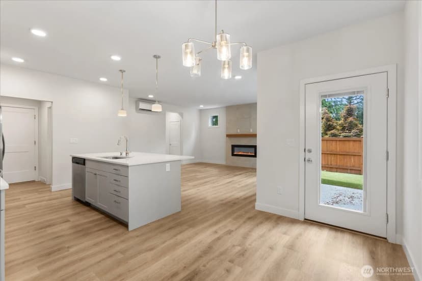Property photo for 121 171st Place Sw #a, Bothell photo 12