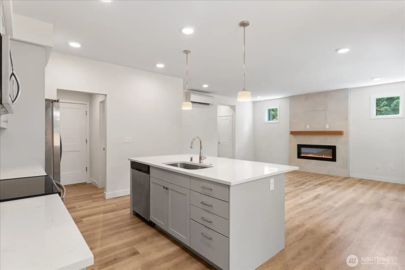 Property photo for 121 171st Place Sw #a, Bothell photo 13