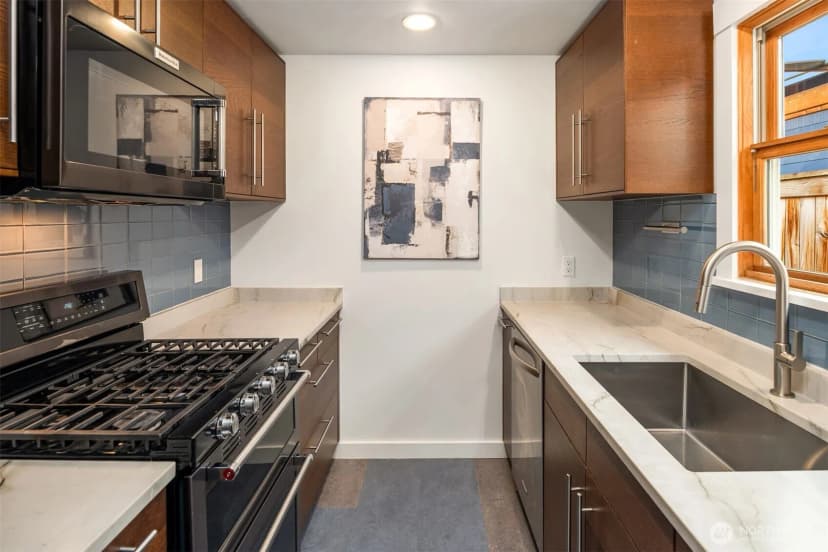 Property photo for 607 23rd Avenue E, Seattle photo 12