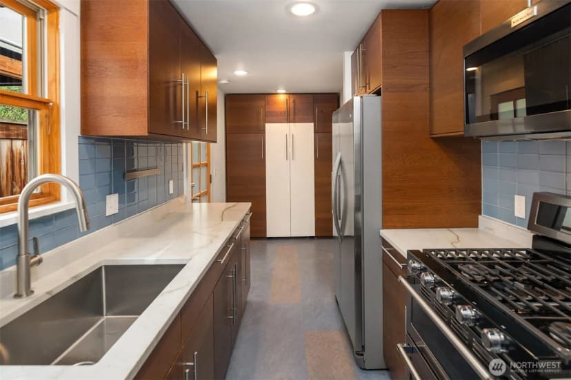 Property photo for 607 23rd Avenue E, Seattle photo 10