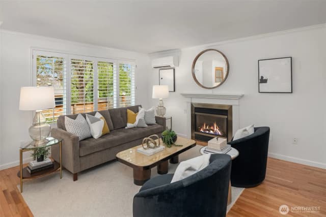 Property photo for 607 23rd Avenue E, Seattle photo 3