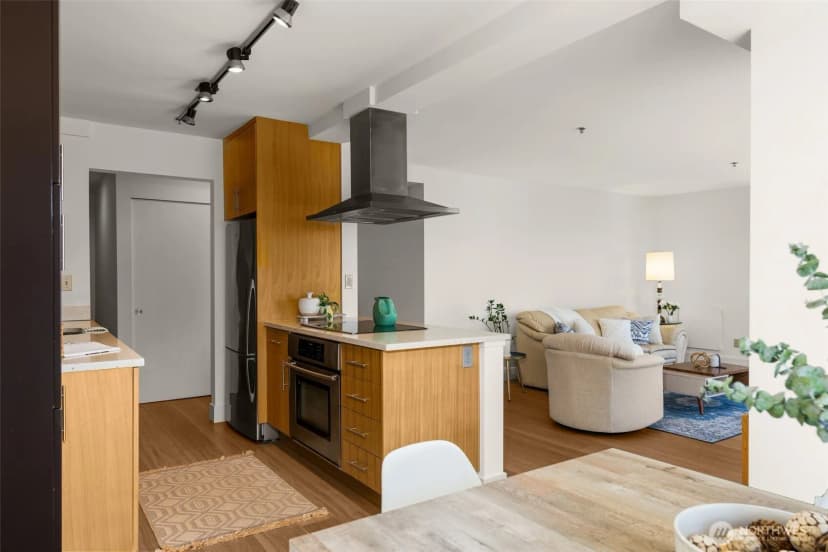 Property photo for 500 Fifth Avenue W #505, Seattle photo 10