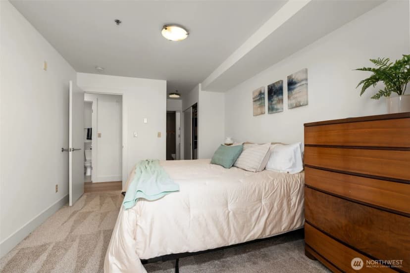 Property photo for 500 Fifth Avenue W #505, Seattle photo 16