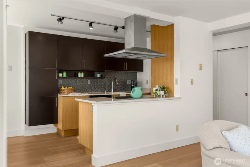 Property photo for 500 Fifth Avenue W #505, Seattle photo 9