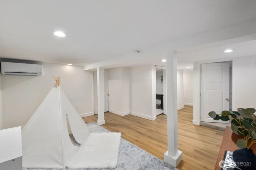 Property photo for 7132 34th Avenue Sw, Seattle photo 21