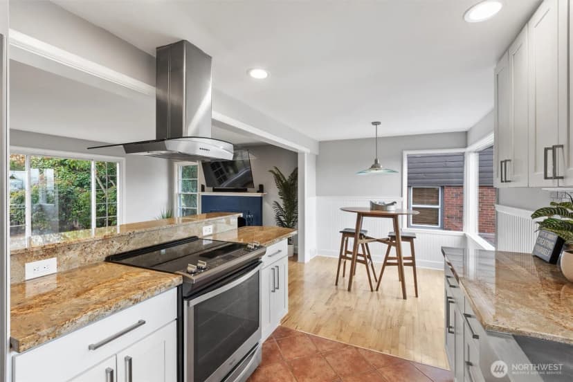 Property photo for 3712 37th Avenue Sw, Seattle photo 11