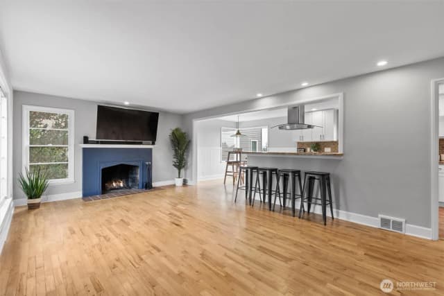 Property photo for 3712 37th Avenue Sw, Seattle photo 5