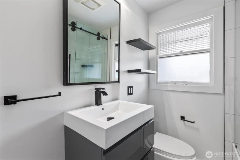 Property photo for 3712 37th Avenue Sw, Seattle photo 17