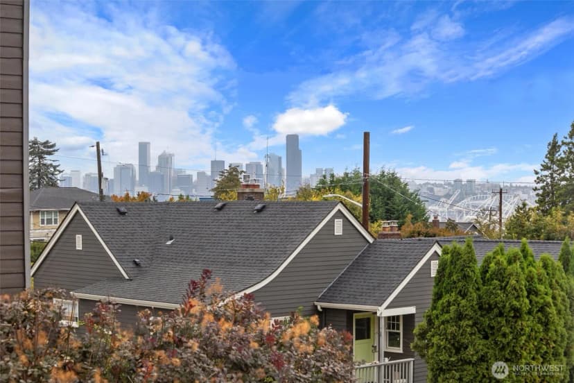 Property photo for 3712 37th Avenue Sw, Seattle photo 2