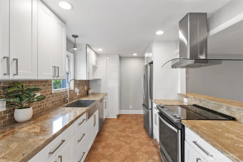 Property photo for 3712 37th Avenue Sw, Seattle photo 12