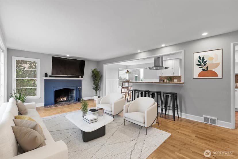 Property photo for 3712 37th Avenue Sw, Seattle photo 4