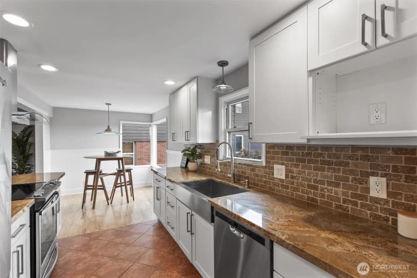 Property photo for 3712 37th Avenue Sw, Seattle photo 10