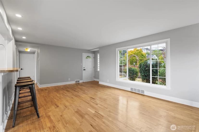 Property photo for 3712 37th Avenue Sw, Seattle photo 6