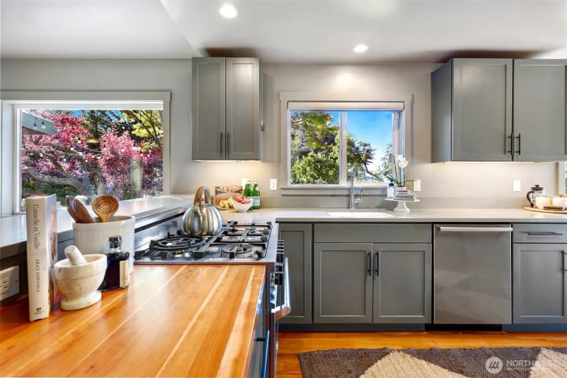 Property photo for 9822 Cherry Street, Edmonds photo 14