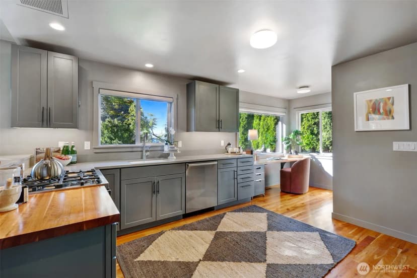 Property photo for 9822 Cherry Street, Edmonds photo 16
