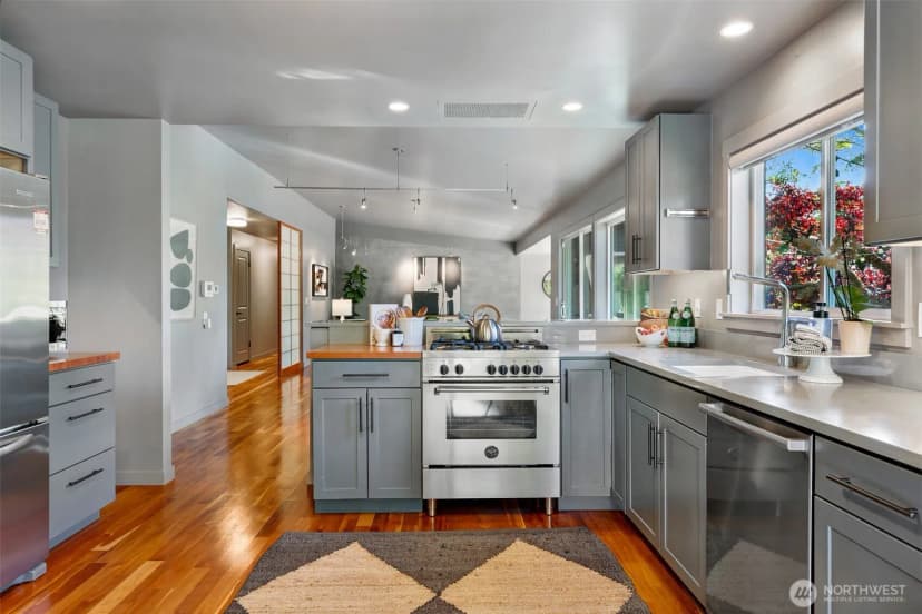 Property photo for 9822 Cherry Street, Edmonds photo 18