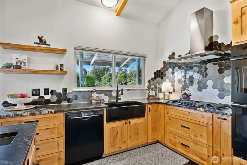 Property photo for 13748 16th Avenue Sw, Burien photo 8