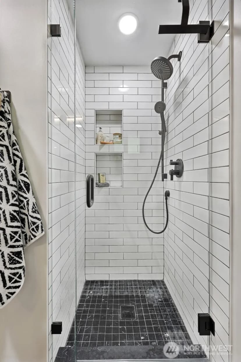 Property photo for 13748 16th Avenue Sw, Burien photo 17