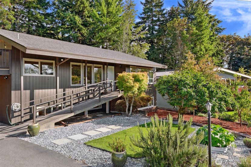 Property photo for 13748 16th Avenue Sw, Burien photo 2