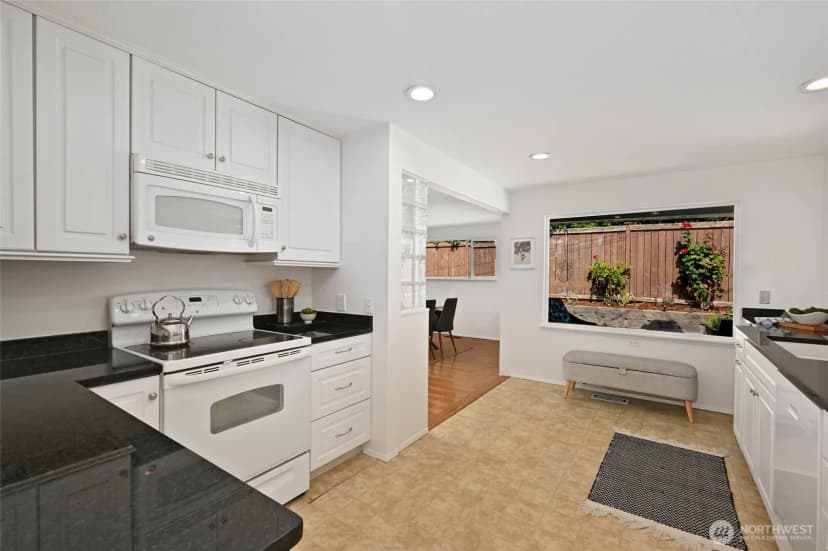 Property photo for 922 Ne 150th Street, Shoreline photo 14