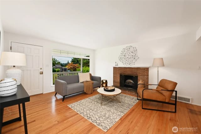 Property photo for 922 Ne 150th Street, Shoreline photo 5