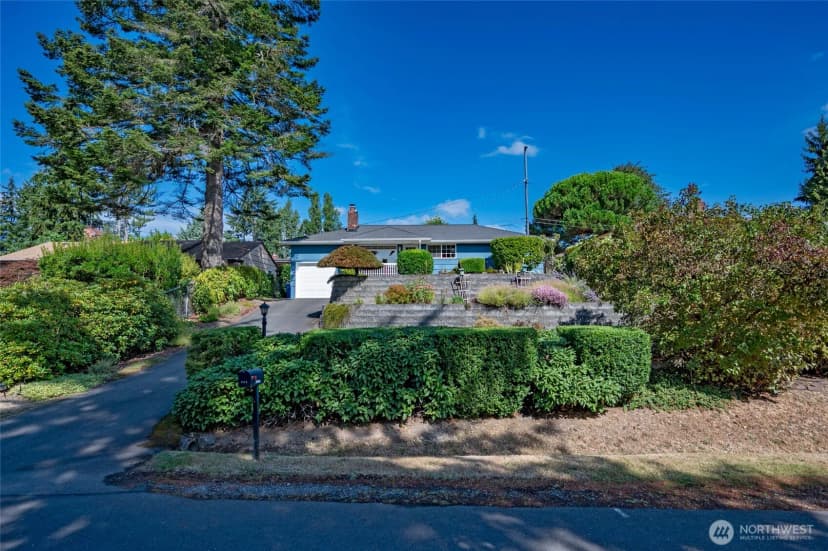 Property photo for 922 Ne 150th Street, Shoreline photo 2