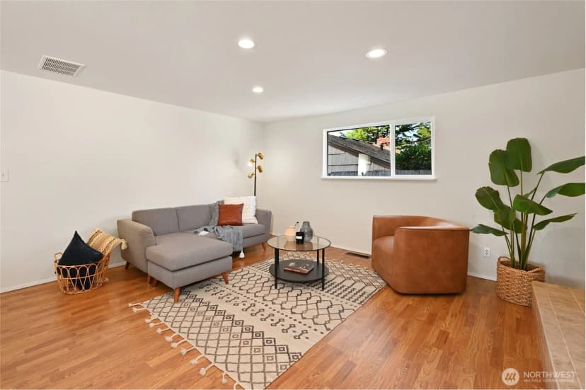 Property photo for 922 Ne 150th Street, Shoreline photo 12