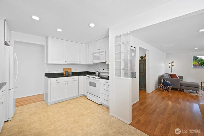 Property photo for 922 Ne 150th Street, Shoreline photo 16