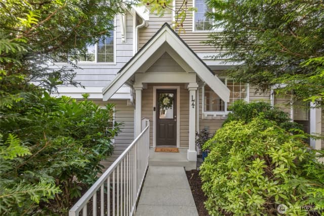 Property photo for 23120 Se Black Nugget Road #l4, Issaquah photo 2