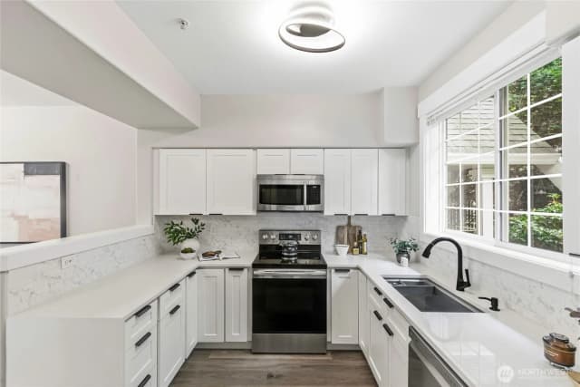 Property photo for 23120 Se Black Nugget Road #l4, Issaquah photo 3