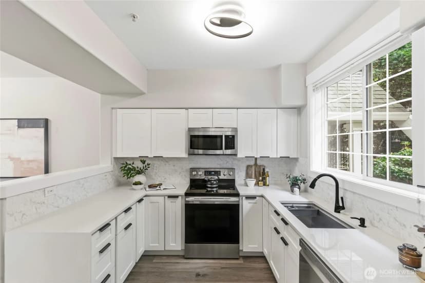 Property photo for 23120 Se Black Nugget Road #l4, Issaquah photo 3