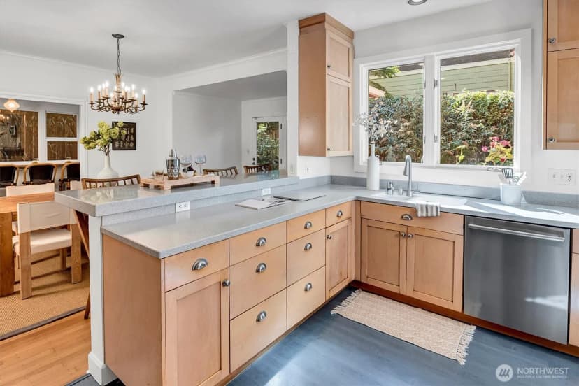 Property photo for 2321 33rd Avenue S, Seattle photo 15