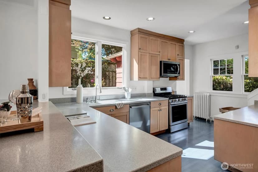 Property photo for 2321 33rd Avenue S, Seattle photo 14
