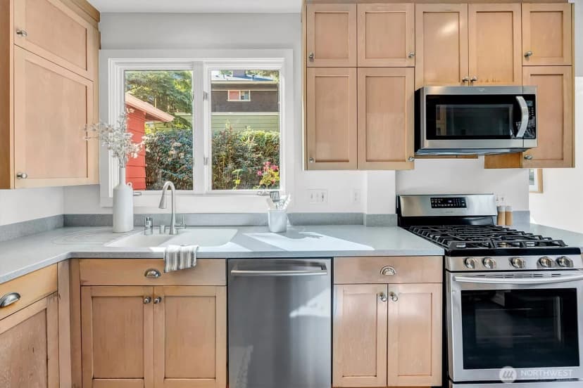 Property photo for 2321 33rd Avenue S, Seattle photo 16